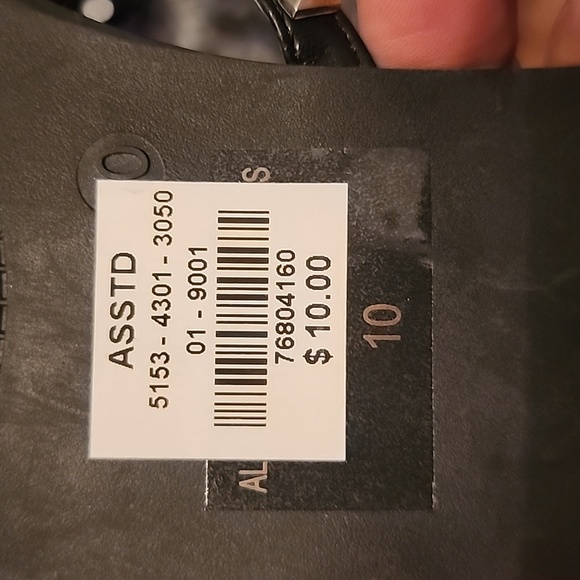 Black and Gold size 10 flat Sandal - Picture 4 of 4